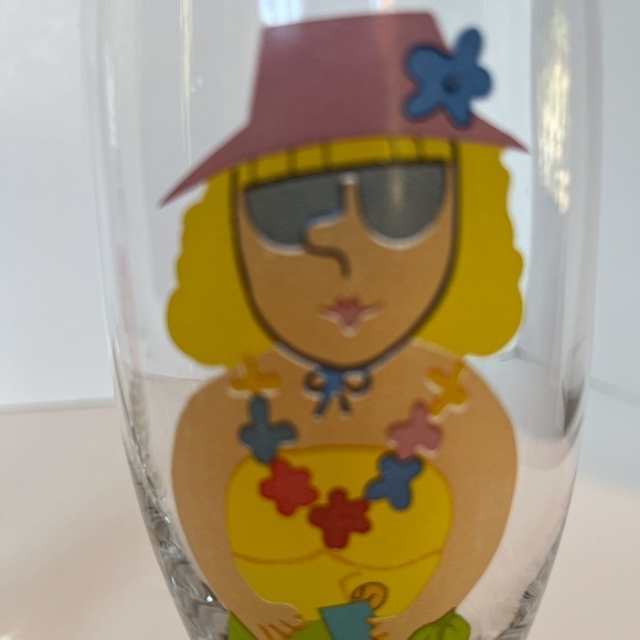 Pair of Glass Tumblers of Man and Woman on Vacation - Picture 2 of 9